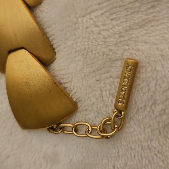 ELLEN TRACY Matte Goldtone Articulated Modernist Scale Bracelet - Picture 3 of 8